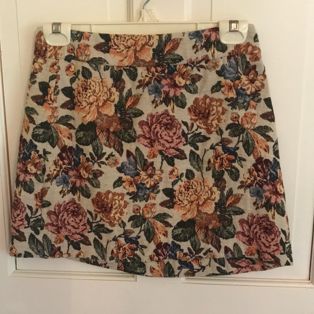 Floral print textured skirt